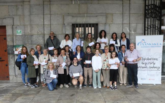 Agraciados y organizadores del concurso, en la tradicional foto de grupo de la entrega de premios con la que se cierra la campaña.