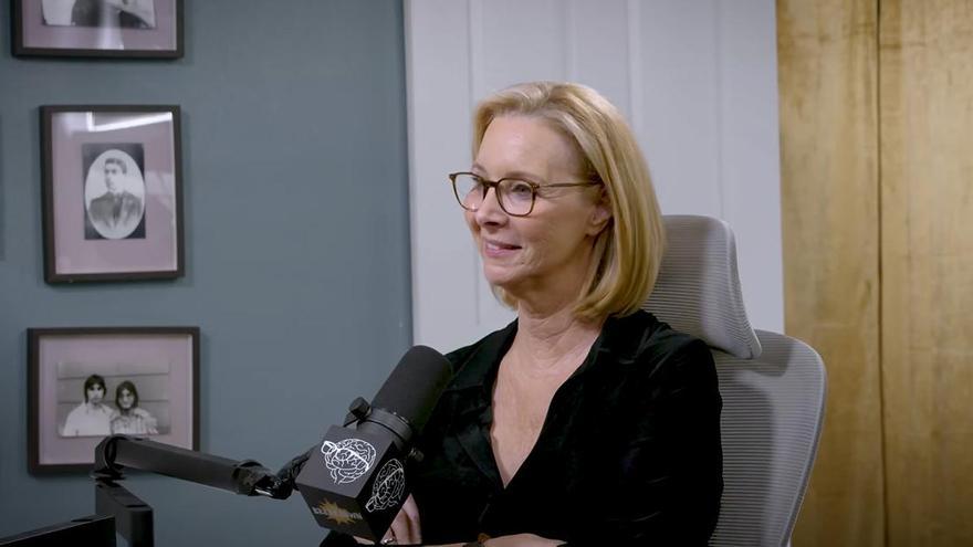 Lisa Kudrow revela el mensaje que recibió tras la muerte de su madre: “Tal vez fue ella, no lo sé”.