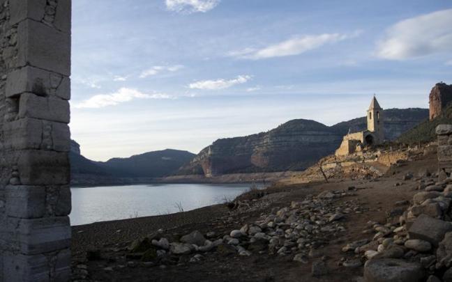 Vista del pantano de Sau, a 22 de enero de 2024, en Barcelona.