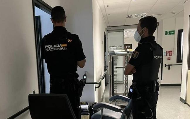 Imagen de custodia policial en el hospital. Imagen de custodia policial en el hospital.