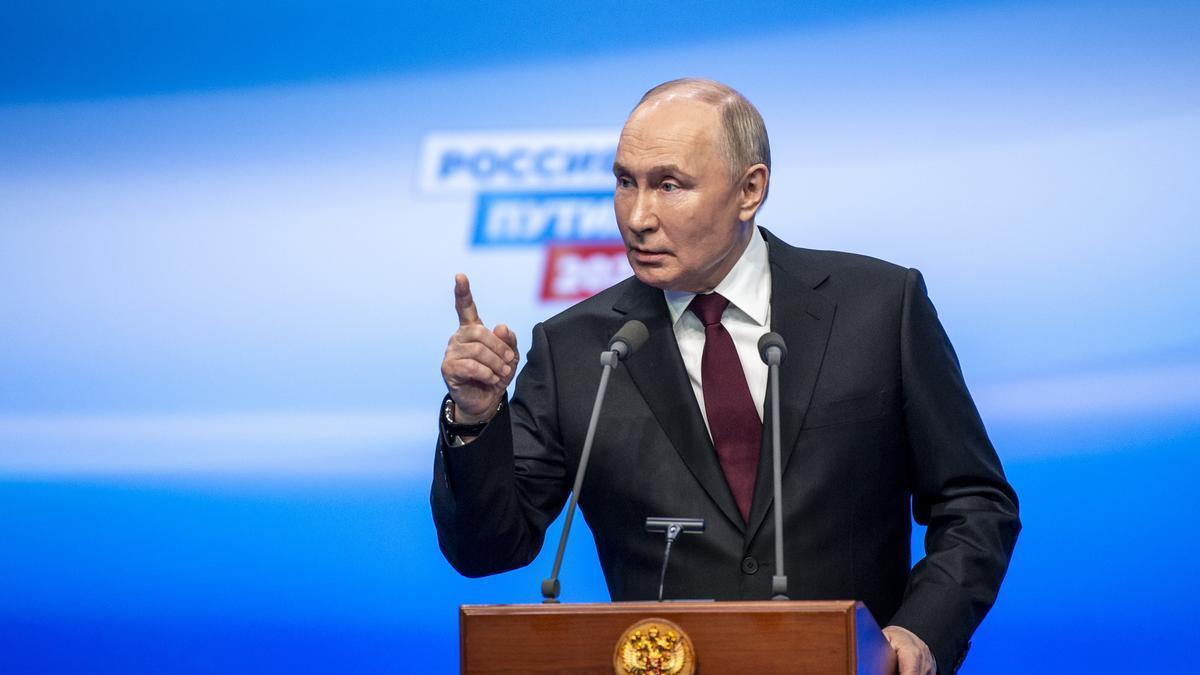 Putin arrasa en unas cuestionadas elecciones rusas tras ser reelegido con el 87,28 % de los votos.