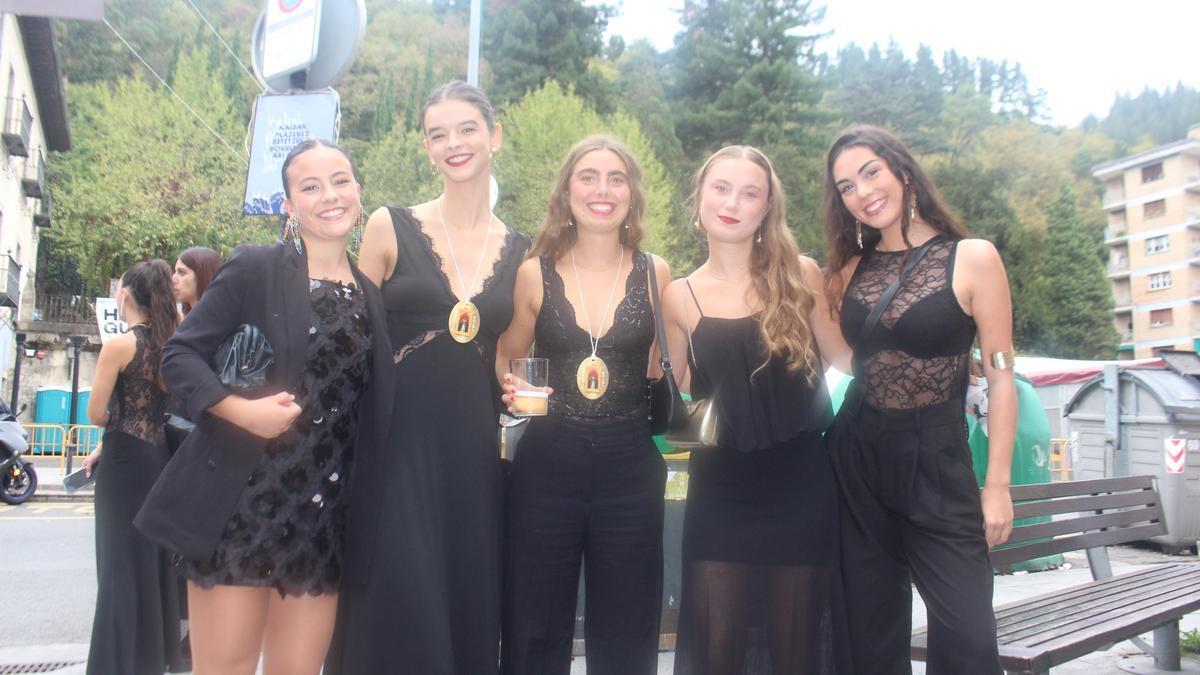 La elegante fiesta de Maritxu Kajoi de Arrasate, en imágenes