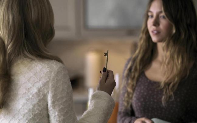 Amanda Seyfried y Sydney Sweeney en 'La asistenta'.