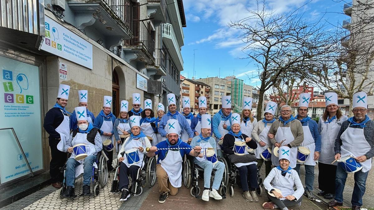 Participantes de la tamborrada terapéutica