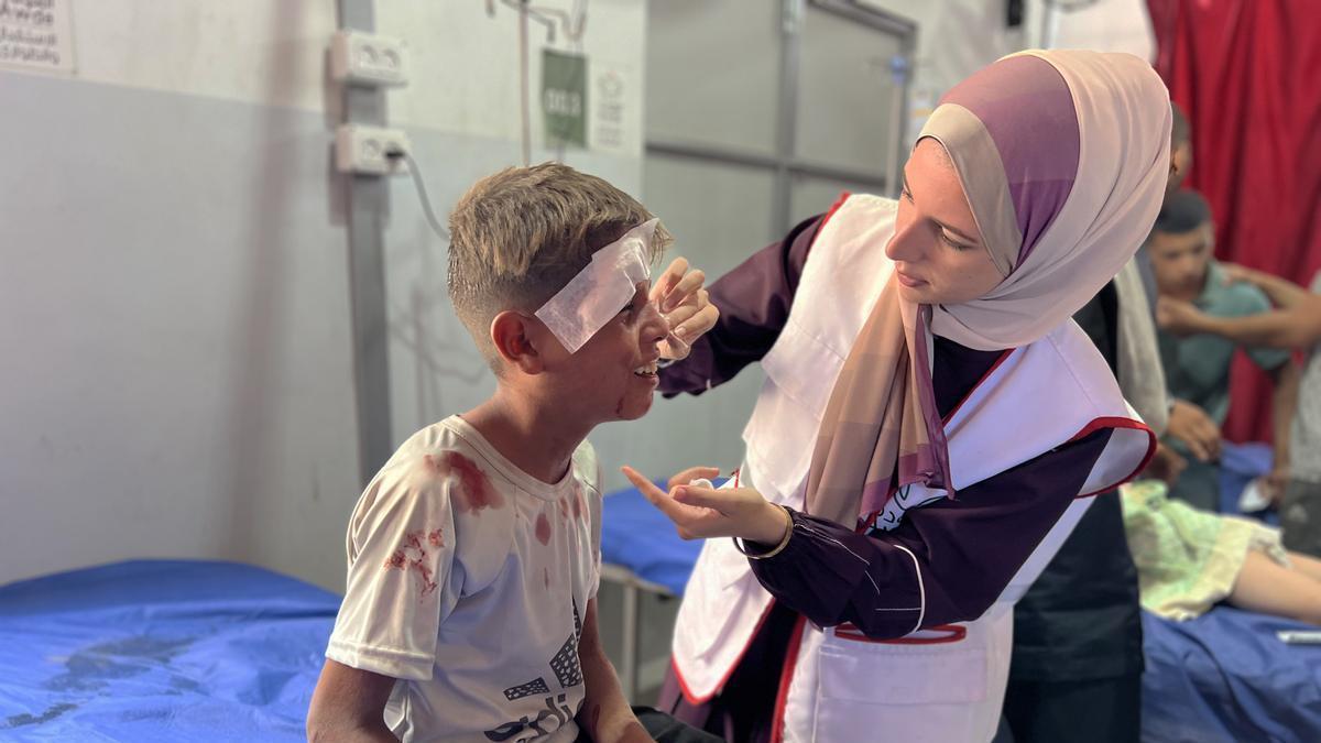 Un niño es atendido tras un ataque israelí