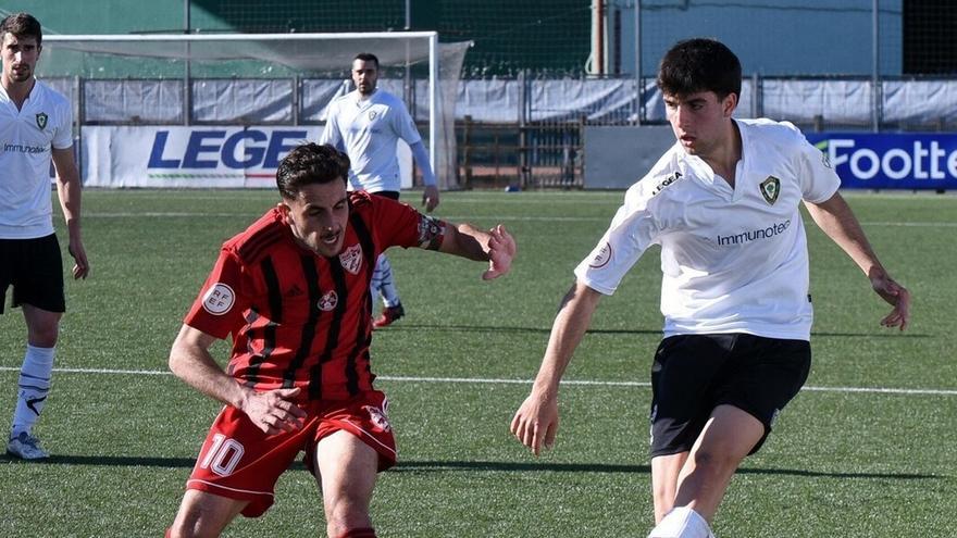 Lance del derbi Gernika-Arenas disputado el pasado 16 de abril en Urbieta.