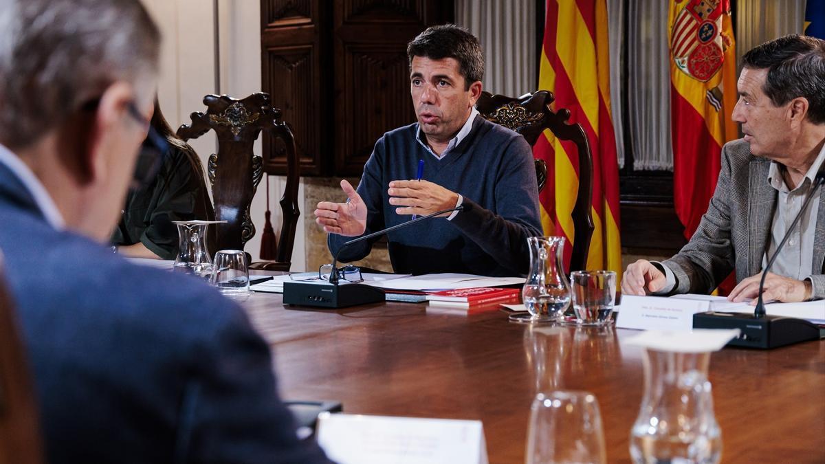 El president de la Generalitat valenciana, Carlos Mazón, durante un pleno extraordinario del Consell, a 4 de noviembre de 2024.