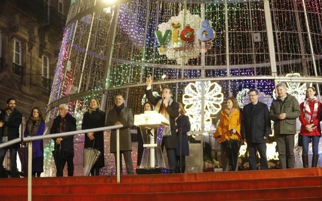 El alcalde de Vigo, Abel Caballero, durante el apagado de las luces de Navidad, a 15 de enero de 2023, en Vigo. El alcalde de Vigo, Abel Caballero, durante el apagado de las luces de Navidad, a 15 de enero de 2023, en Vigo.