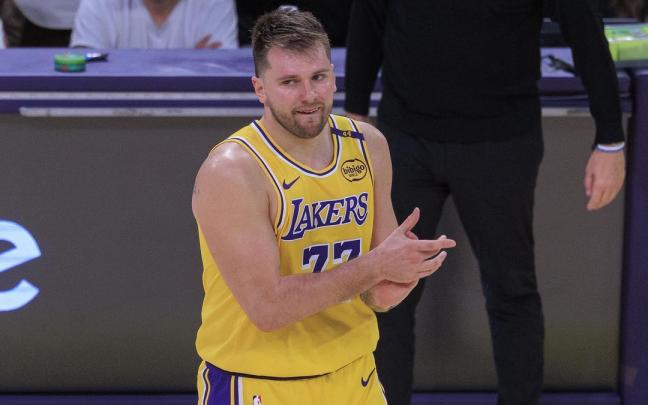 Luka Doncic, durante un partido de la NBA con Los Angeles Lakers.