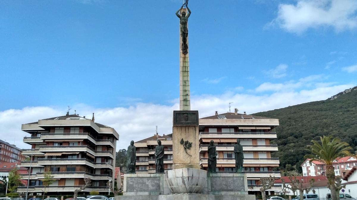 Monumento a Carrero Blanco en Santoña.