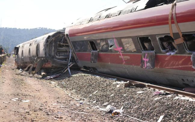 Dos de los vagones del tren de Iryo que descarriló en Adamuz.
