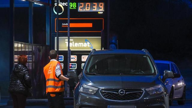 Llenar el depósito este verano se encarecerá más de un 15%