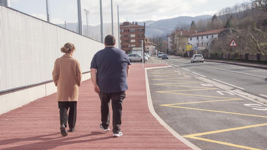 El paseo y la nueva parada de autobuses de Ugaldetxo