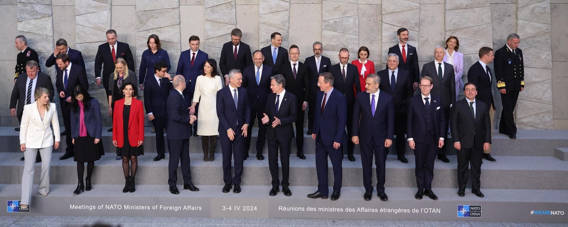Foto de familia de los asistentes a la cumbre de la OTAN en Bruselas.