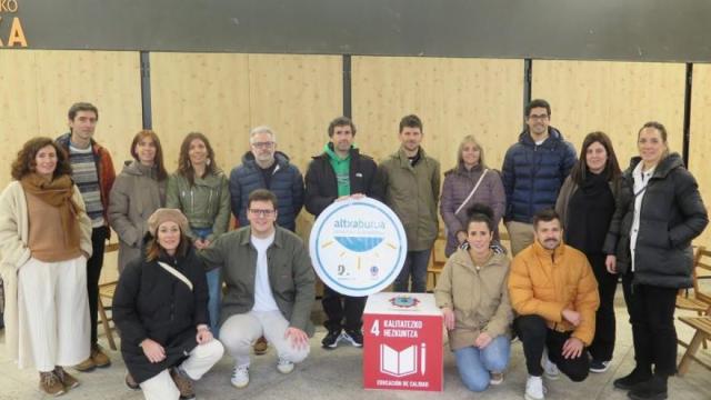 Maitane Ormazabal, Altxa Buruako, bi udaletako eta ikastetxeetako ordezkariekin.