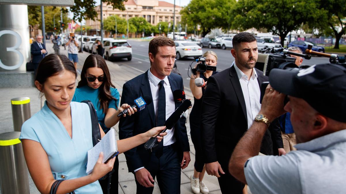 El exciclista Rohan Dennis acude al juzgado de Adelaida.