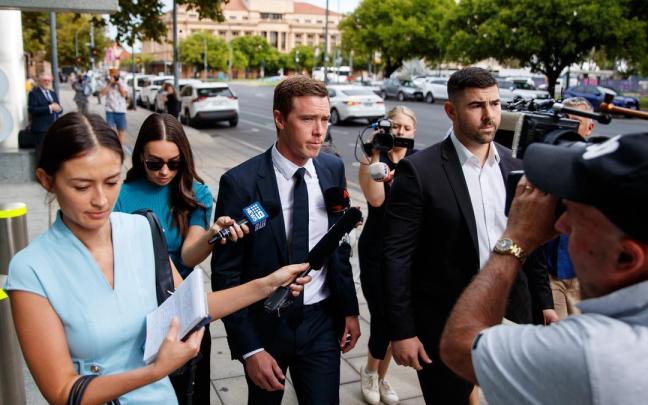 El exciclista Rohan Dennis acude al juzgado de Adelaida.