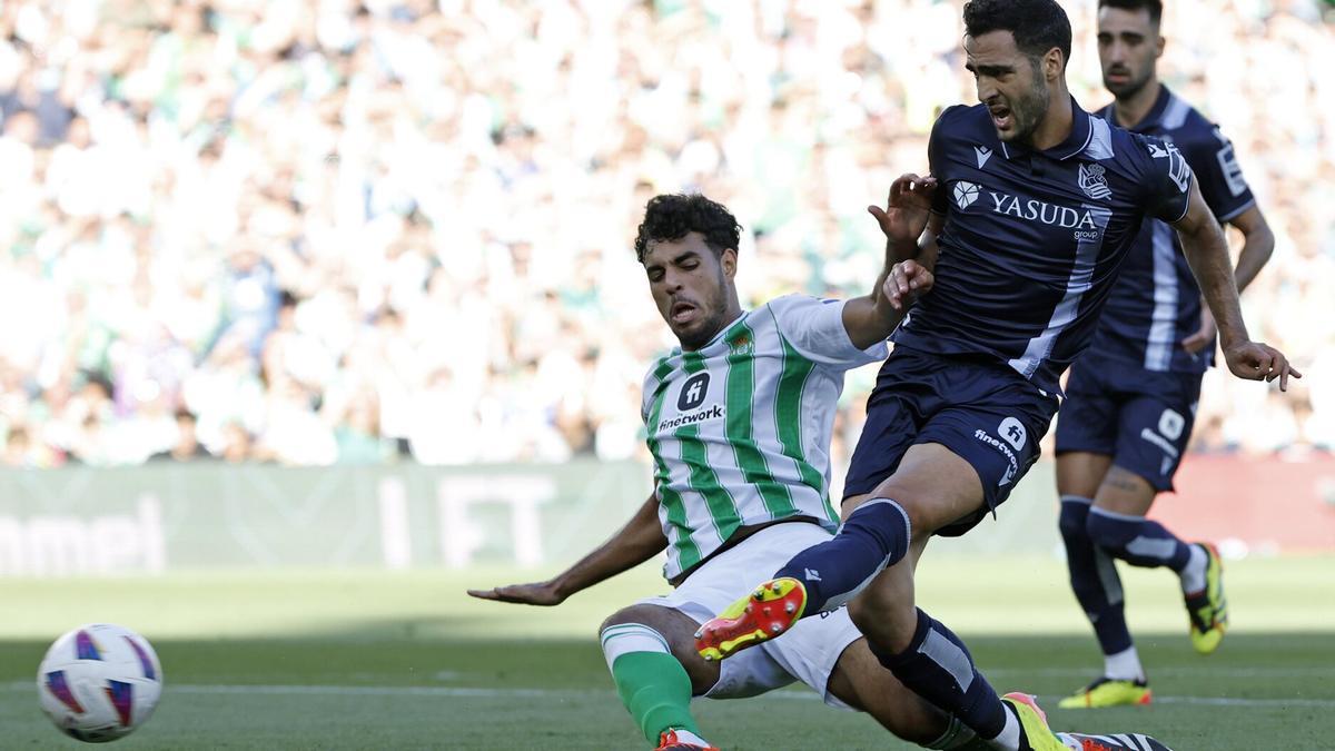 Merino anota el 0-2 ante el Betis. / JULIO MUÑOZ