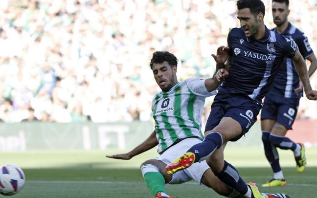 Merino anota el 0-2 ante el Betis. / JULIO MUÑOZ