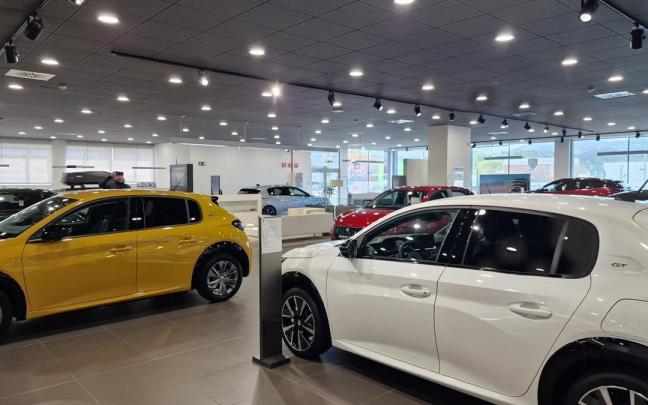 Concesionario de coches. Concesionario de coches.
