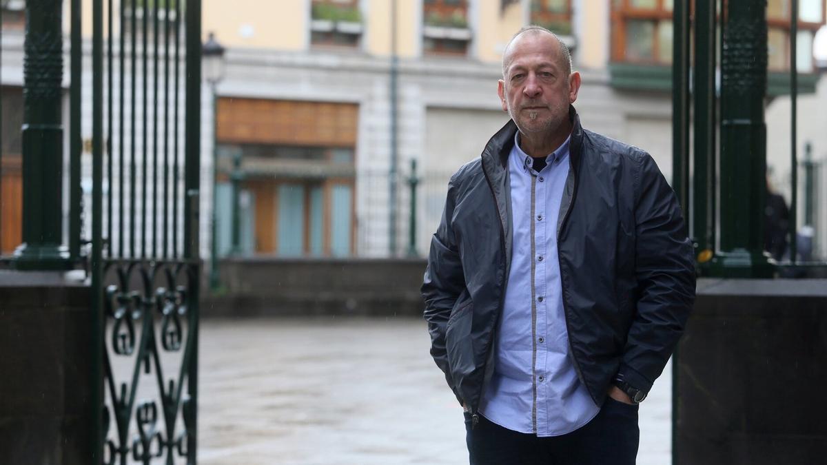 Sebastián Lizaso amenizará este sábado, junto a Andoni Egaña, la comida popular de las 'Olabartako jaixak'.