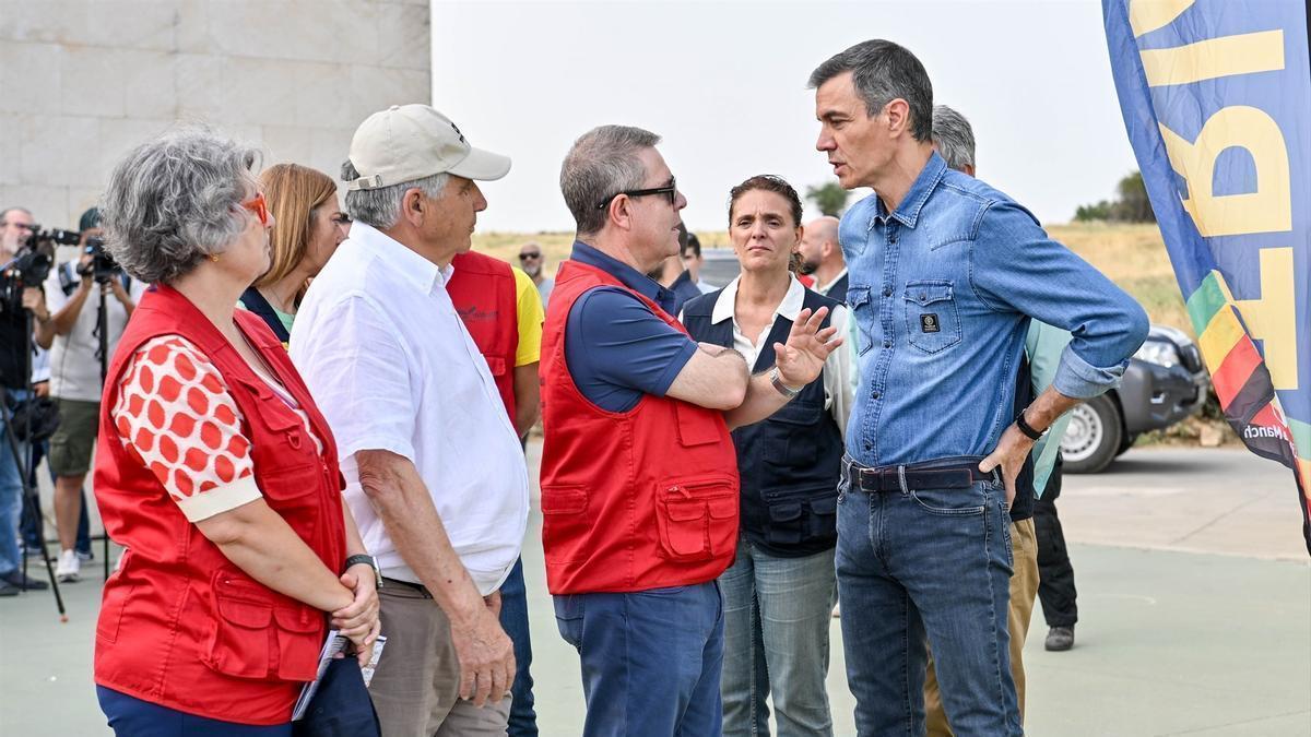 Sánchez y Page visitan el Puesto de Mando Avanzado en Tamajón (Guadalajara) por el incendio de La Mierla.