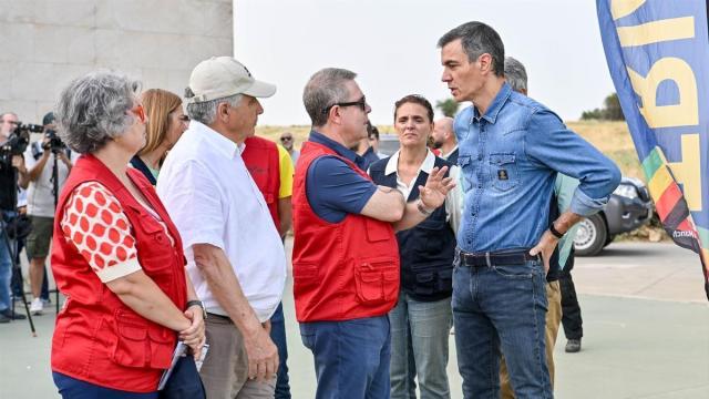 Sánchez y Page visitan el Puesto de Mando Avanzado en Tamajón (Guadalajara) por el incendio de La Mierla.