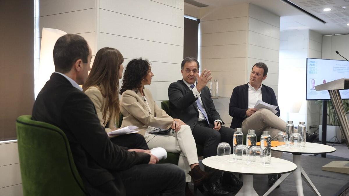Los participantes de la mesa redonda del Foro PCTI celebrado en el Gran Hotel Domine el pasado 23 de marzo.