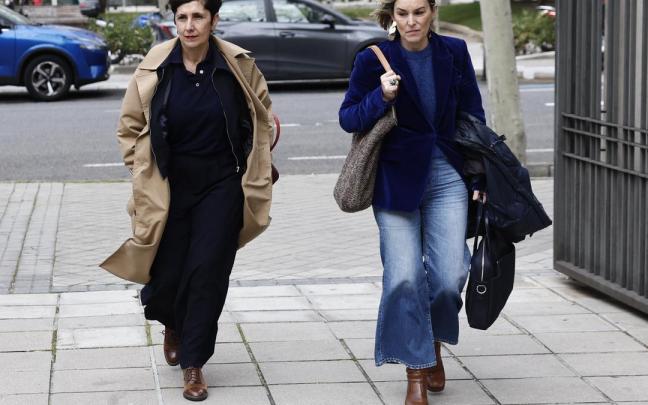La portavoz del PNV en el Congreso, Maribel Vaquero, y la diputada jeltzale Idoia Sagastizabal, llegando ayer al Ministerio de Economía