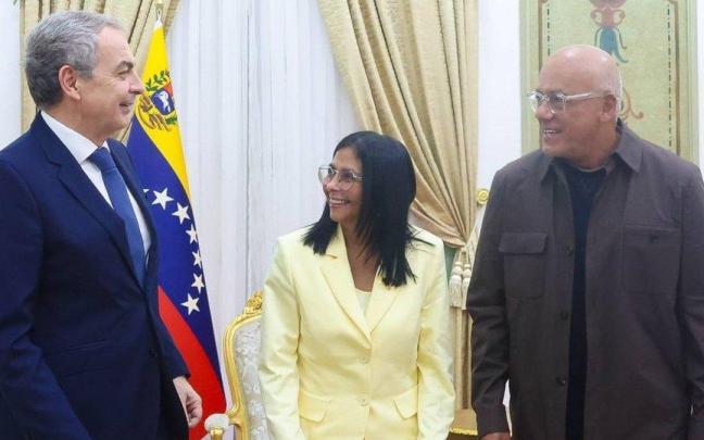 José Luis Rodríguez Zapatero, Delcy Rodríguez y Jorge Rodríguez en el Palacio de Miraflores de Caracas