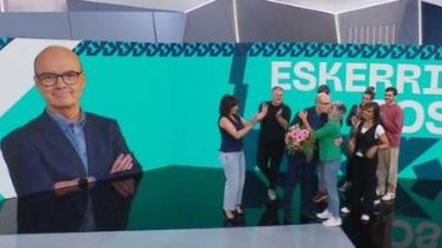 El equipo de 'Kirolak' despide a Jose Ituarte / EITB El equipo de 'Kirolak' despide a Jose Ituarte