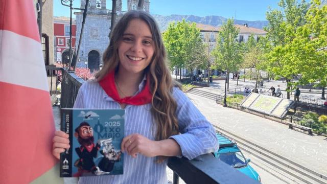 Uxue Mendibil, concejala de Cultura de Orduña, en el balcón del Ayuntamiento que este viernes acogerá el lanzamiento del txupinazo de Otxomaio / Susana Martín Uxue Mendibil, concejala de Cultura de Orduña, en el balcón del Ayuntamiento que este viernes acogerá el lanzamiento del txupinazo de Otxomaio