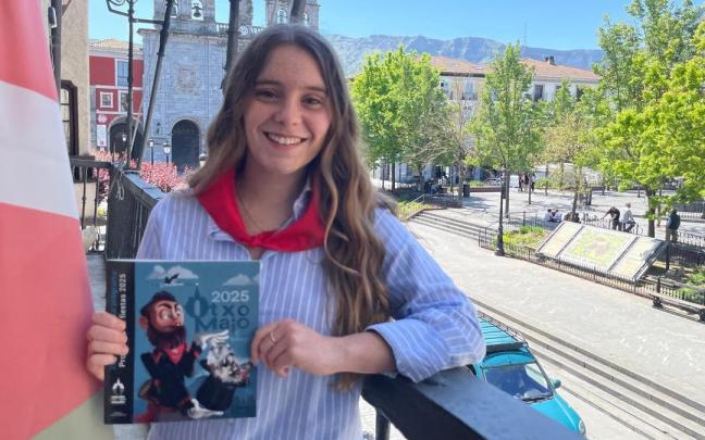 Uxue Mendibil, concejala de Cultura de Orduña, en el balcón del Ayuntamiento que este viernes acogerá el lanzamiento del txupinazo de Otxomaio / Susana Martín Uxue Mendibil, concejala de Cultura de Orduña, en el balcón del Ayuntamiento que este viernes acogerá el lanzamiento del txupinazo de Otxomaio