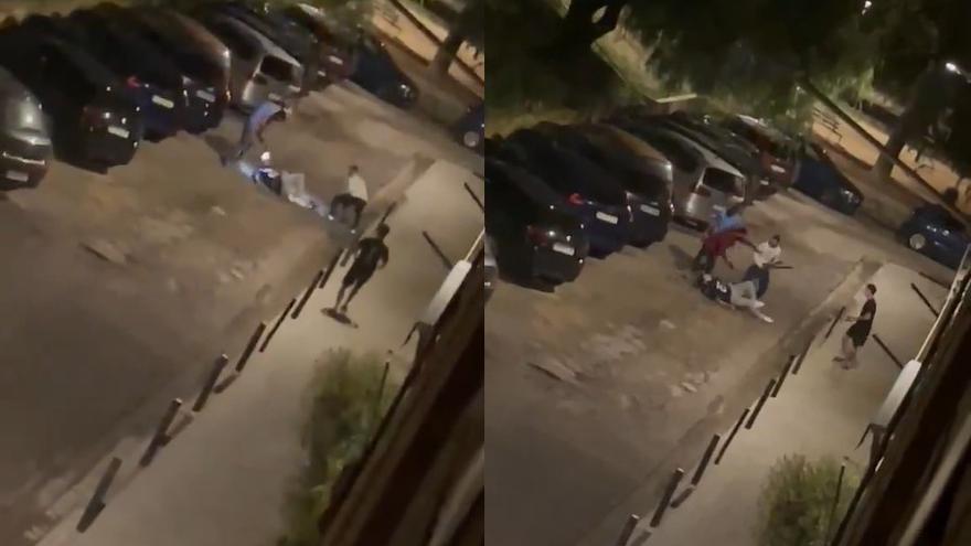Algunos de los integrantes del grupo golpearon con un palo a un agente herido que estaba tendido en el suelo.