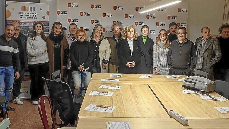 Miembros locales de la Red Nacional de Pueblos Acogedores, ayer en el ‘coworking’ La Gatera de Allo.