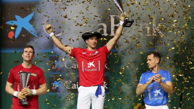 En imágenes: Darío, campeón del Manomanista después de arrollar a Iñaki Artola en el Navarra Arena de Iruñea