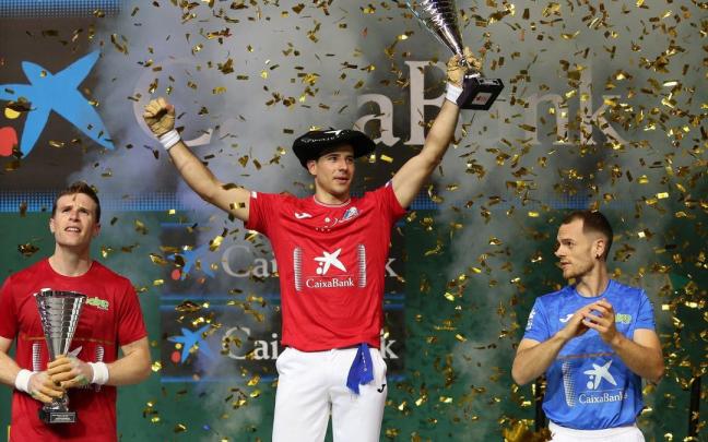 En imágenes: Darío, campeón del Manomanista después de arrollar a Iñaki Artola en el Navarra Arena de Iruñea