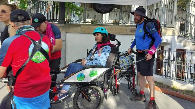 Voluntarios hicieron posible una subida accesible e inclusiva al Txarlazo