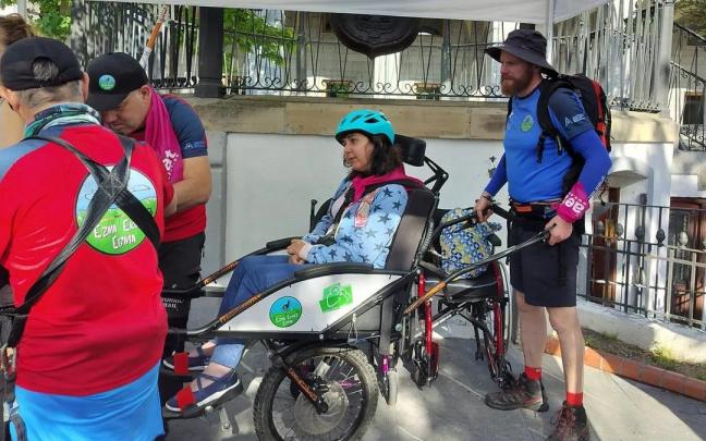 Voluntarios hicieron posible una subida accesible e inclusiva al Txarlazo