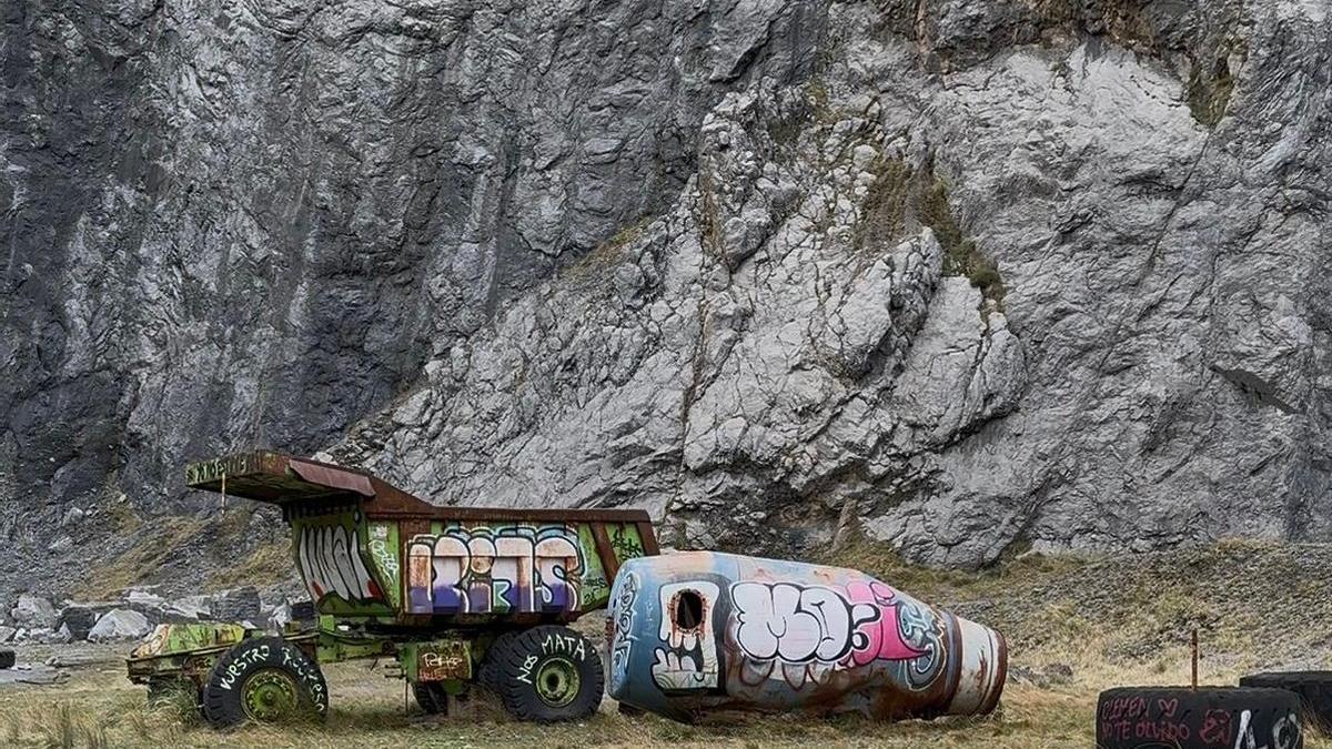 Instalaciones abandonadas de las canteras de Atxarte