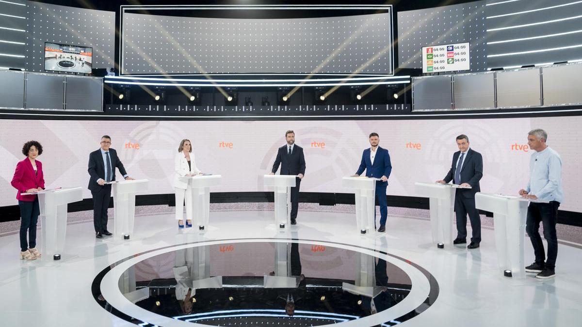 Los candidatos durante el debate a siete emitido este jueves por TVE.