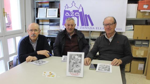 José Ángel Barrutiabengoa, el autor del libro Antton del Campo y Javier Bengoa (AZE) en la presentación del libro. / Anabel Dominguez. José Ángel Barrutiabengoa, el autor del libro Antton del Campo y Javier Bengoa (AZE) en la presentación del libro.