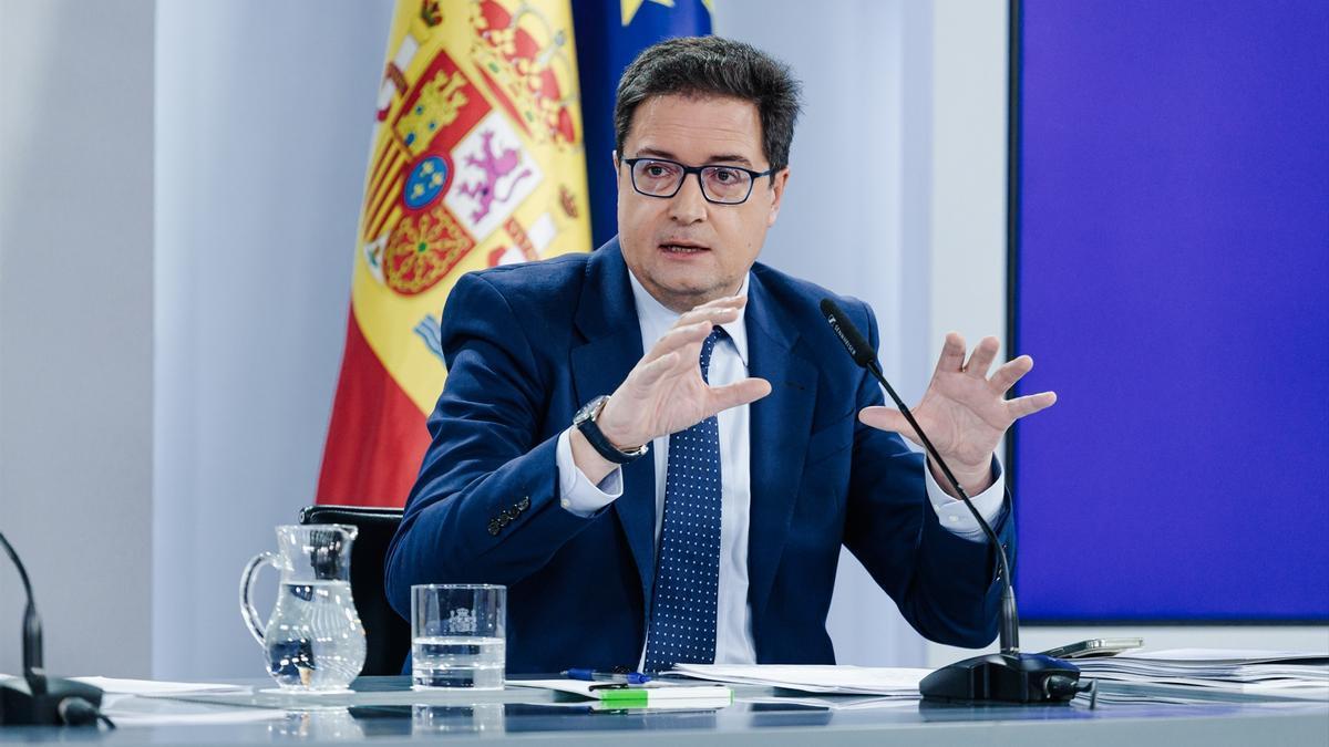 El ministro para la Transformación Digital y de la Función Pública, Óscar López, interviene durante la rueda de prensa posterior al Consejo de Ministros.