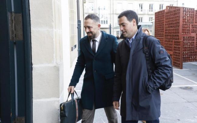 El consejero de Vivienda, el socialista Denis Itxaso, con el lehendakari, Imanol Pradales, en una imagen de archivo