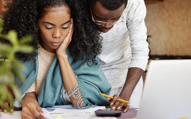 Para muchas parejas, la diferencia en la forma de manejar el dinero pueden dar lugar a discusiones, desacuerdos y resentimientos. Para muchas parejas, la diferencia en la forma de manejar el dinero pueden dar lugar a discusiones, desacuerdos y resentimientos.