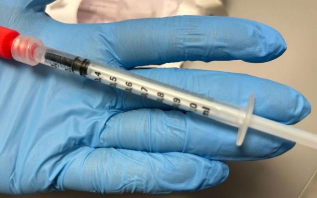Vyjuvek se administra mediante un gel tópico aplicado directamente sobre las heridas de los pacientes con Piel de Mariposa.
