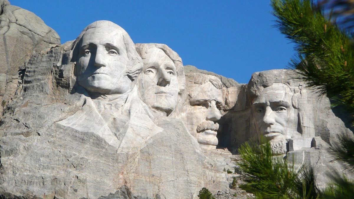 El monumento nacional del monte Rushmore, a 1.745 metros de altura.