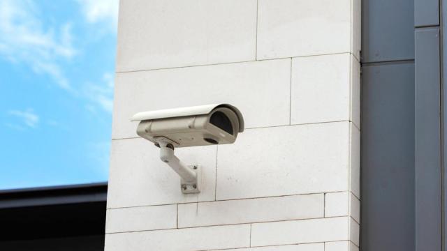 ¿Se pueden instalar cámaras de seguridad en una comunidad de vecinos?