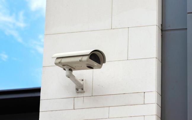 ¿Se pueden instalar cámaras de seguridad en una comunidad de vecinos?