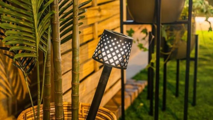 Vista del pack de balizas para el jardín de Leroy Merlin